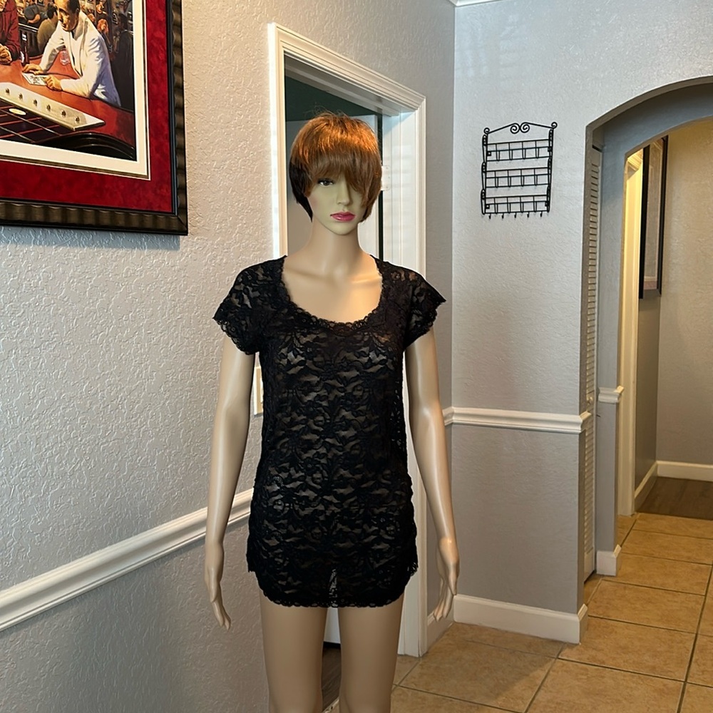 New without tag Moda international women’s lace top size large